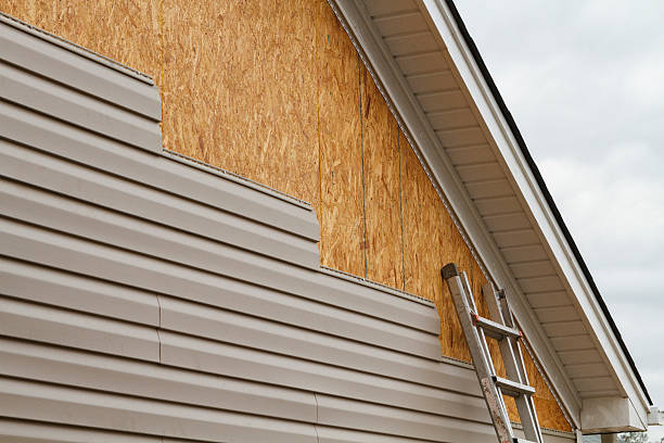 Professional Wood Siding technician working in Brunswick, NC